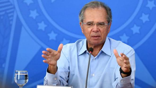 Apesar de Bolsonaro suspender discussões sobre o Renda Brasil, Guedes afirma que ainda estuda a proposta