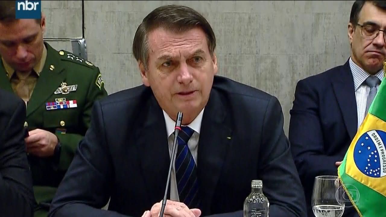 Governo Bolsonaro 2021 vai investir mais em Defesa do que em educação, revela especialistas