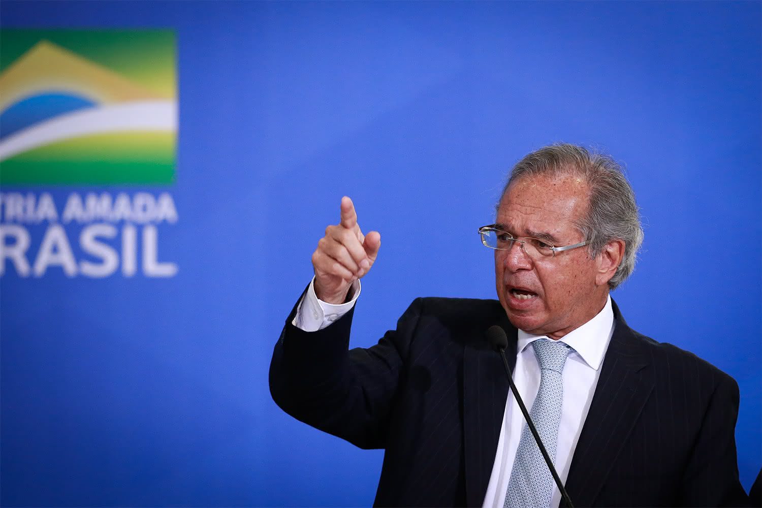 Guedes fica neutro às atitudes de Bolsonaro e rebate: ‘É assim mesmo, ele é o presidente’
