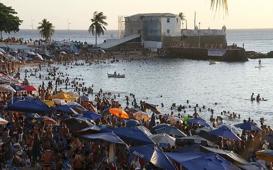 Após descumprimento de normas de segurança, praias de Salvador voltam a fechar