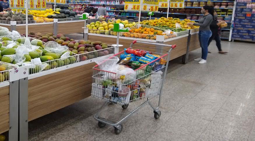IBGE registra alta em agosto de quase 5% no preço dos alimentos desde 2014