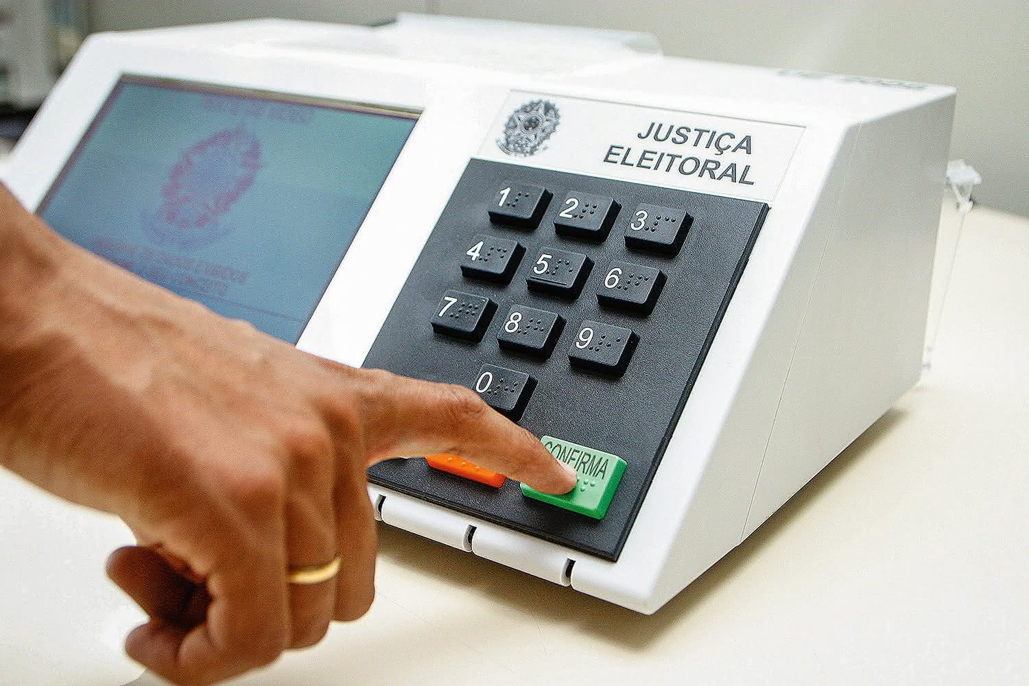 Eleições: TSE afirma que é falsa a informação de que eleitores idosos votarão em horário especial
