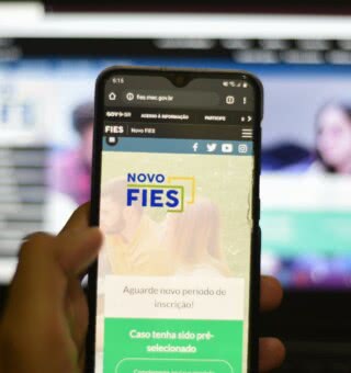 FIES anuncia 93 MIL vagas para financiamento em 2021; confira as novas regras