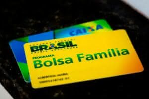 Aposentados do INSS podem receber Bolsa Família? Saiba aqui!