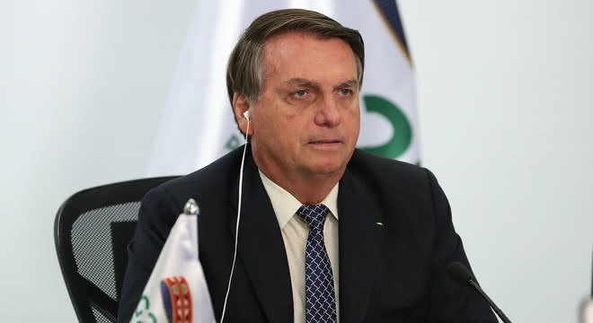 Bolsonaro VETA instalação obrigatória de banda larga nas escolas públicas; entenda