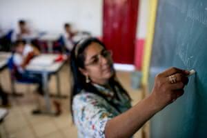 Paraíba anuncia MIL vagas abertas para professores da rede pública; inscreva-se!