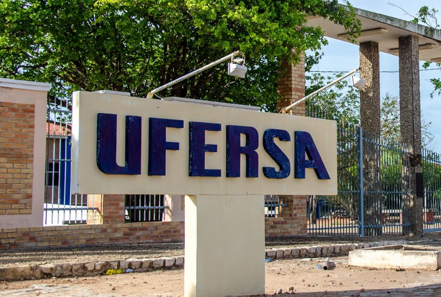 UFERSA abre vagas para concurso na instituição; salários ultrapassam 6 MIL!