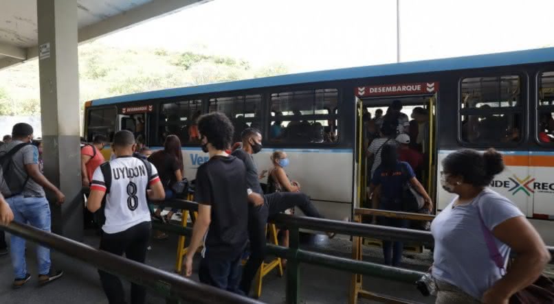 Greve de ônibus no Grande Recife continua? Entenda manifestação dos cobradores e motoristas (Imagem: Alex Oliveira/JC Imagem)