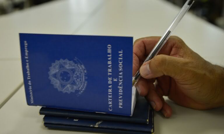 Suspensão de contratos e redução de jornada devem ser ENCERRADOS nesta semana (Imagem: Marcello-Casal-Jr/Agência-Brasil)