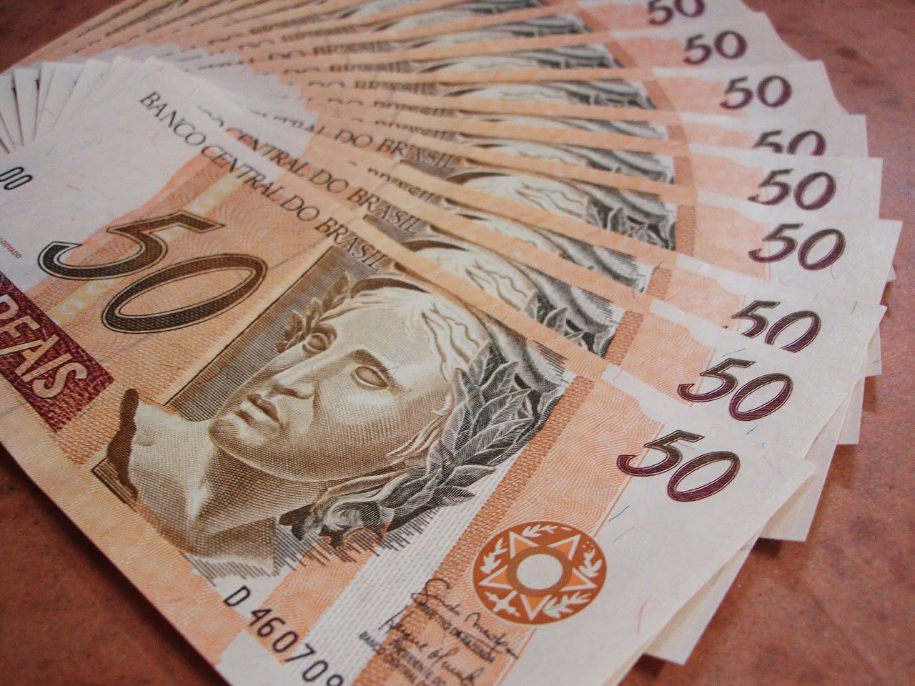 NOVO salário mínimo 2021 começa a valer a partir de AMANHÃ (01); confira o valor (Imagem: Reprodução/Pixabay)