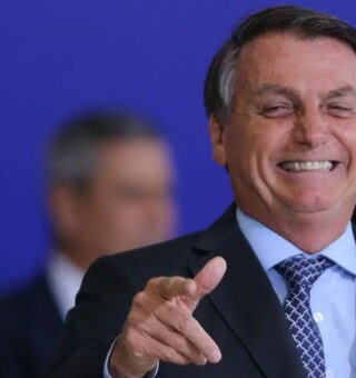 Leite condensado é para 'enfiar no rabo da imprensa', zomba Bolsonaro