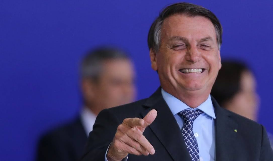 Leite condensado é para ‘enfiar no rabo da imprensa’, zomba Bolsonaro