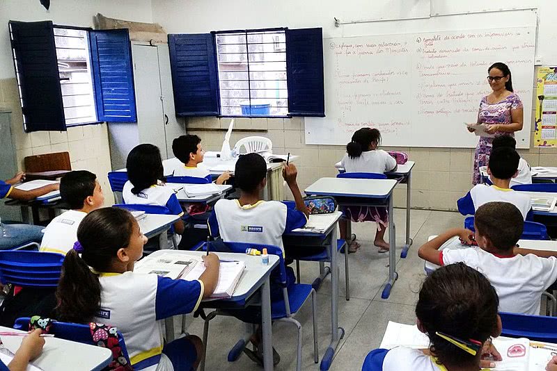Rio de Janeiro define retomada as aulas remotas e presenciais na rede municial