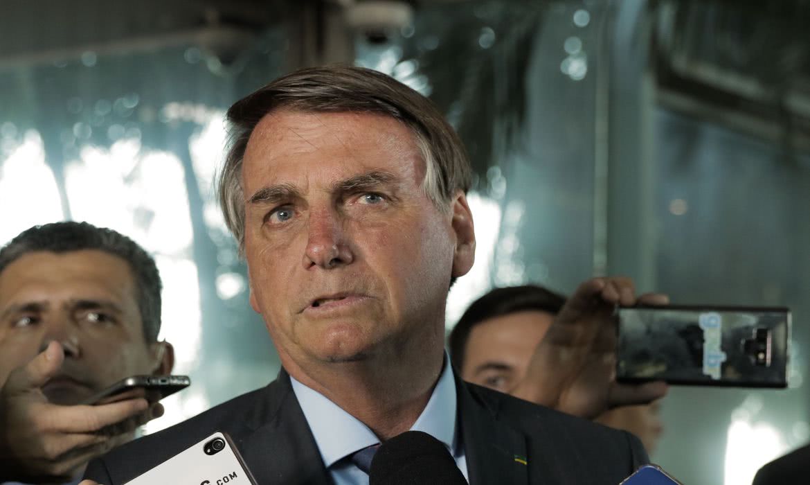 Em meio a pressão, Bolsonaro fala sobre impeachment e candidatura em 2022
