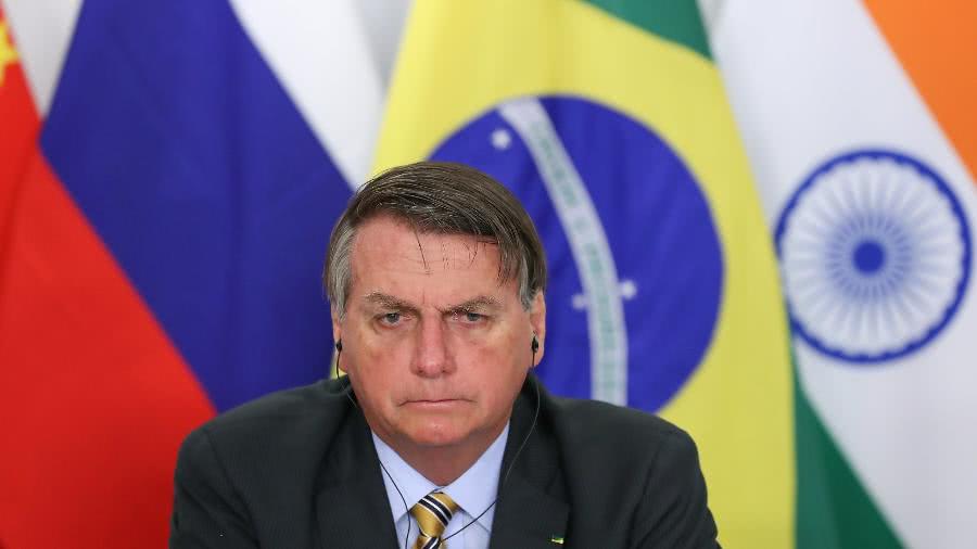 Auxílio emergencial: Bolsonaro lamenta e diz que 'não é aposentadoria'