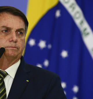 Políticos defendem impeachment e população organiza carreata contra Bolsonaro