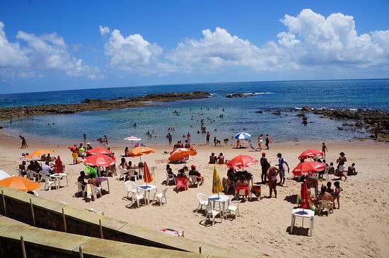 Salvador libera praias todos os dias e amplia horário de restaurantes e bares