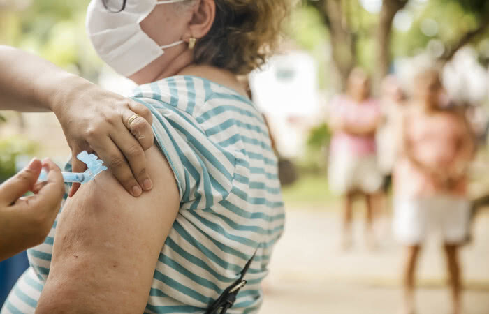 Recife libera vacinação contra COVID-19 para pessoas a partir dos 31 anos