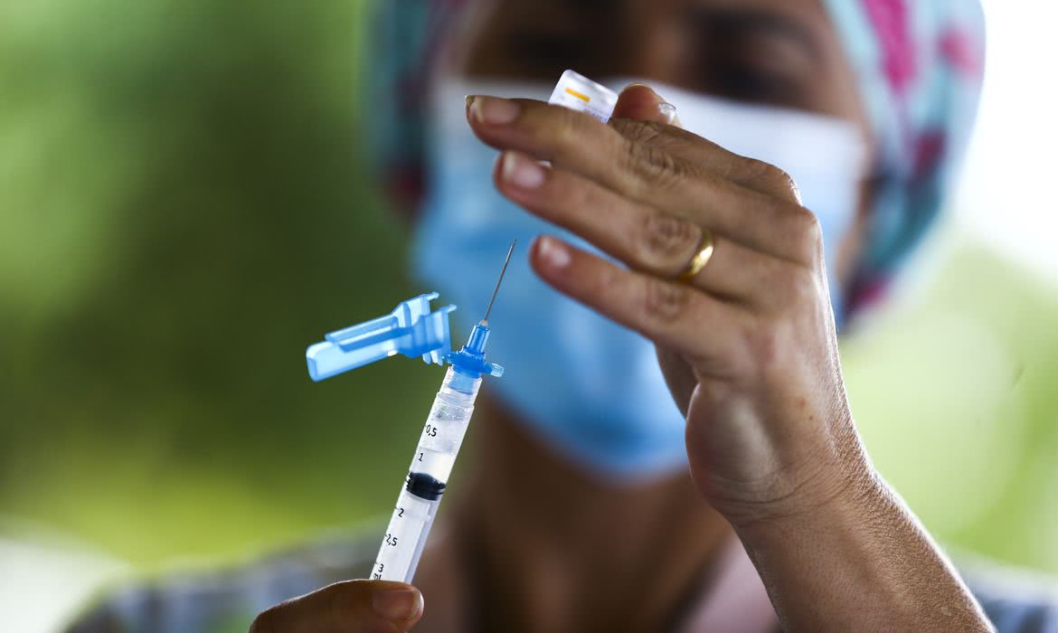 Manaus AM aguarda vacinas para aplicar terceira dose contra a Covid-19