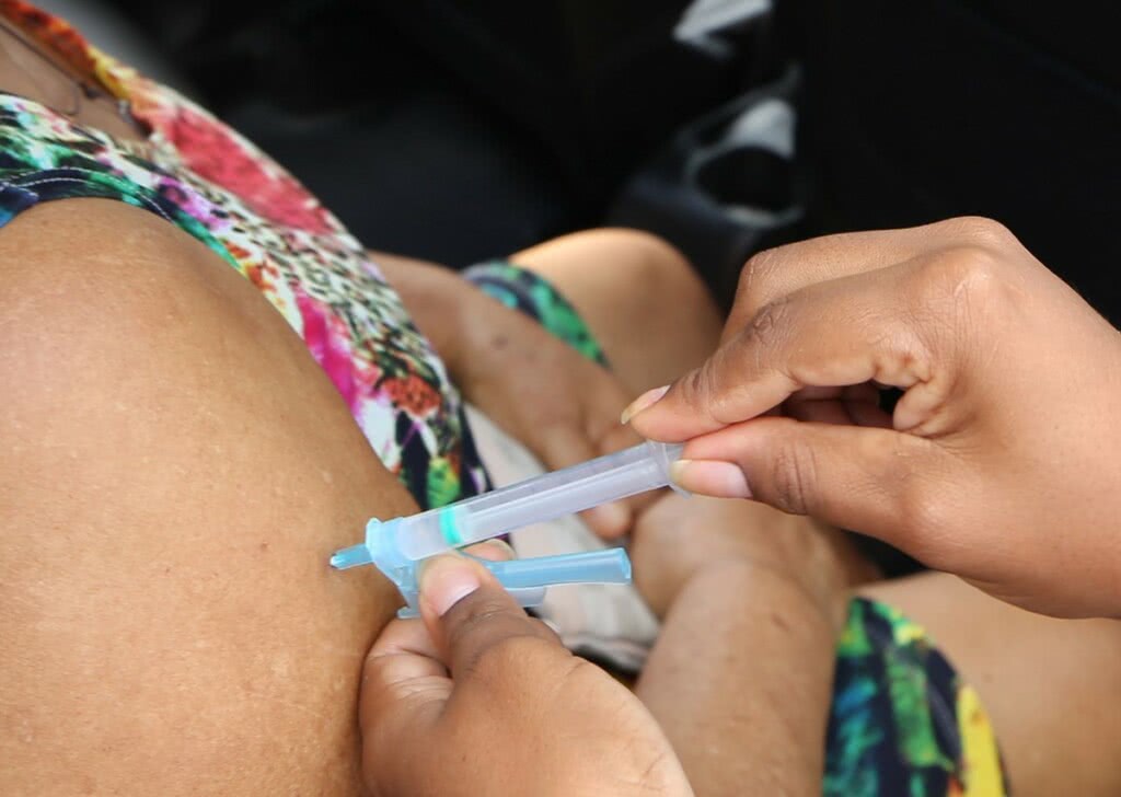 Hoje (9) é último dia de vacinação para pessoas de 25 anos em Aracaju SE