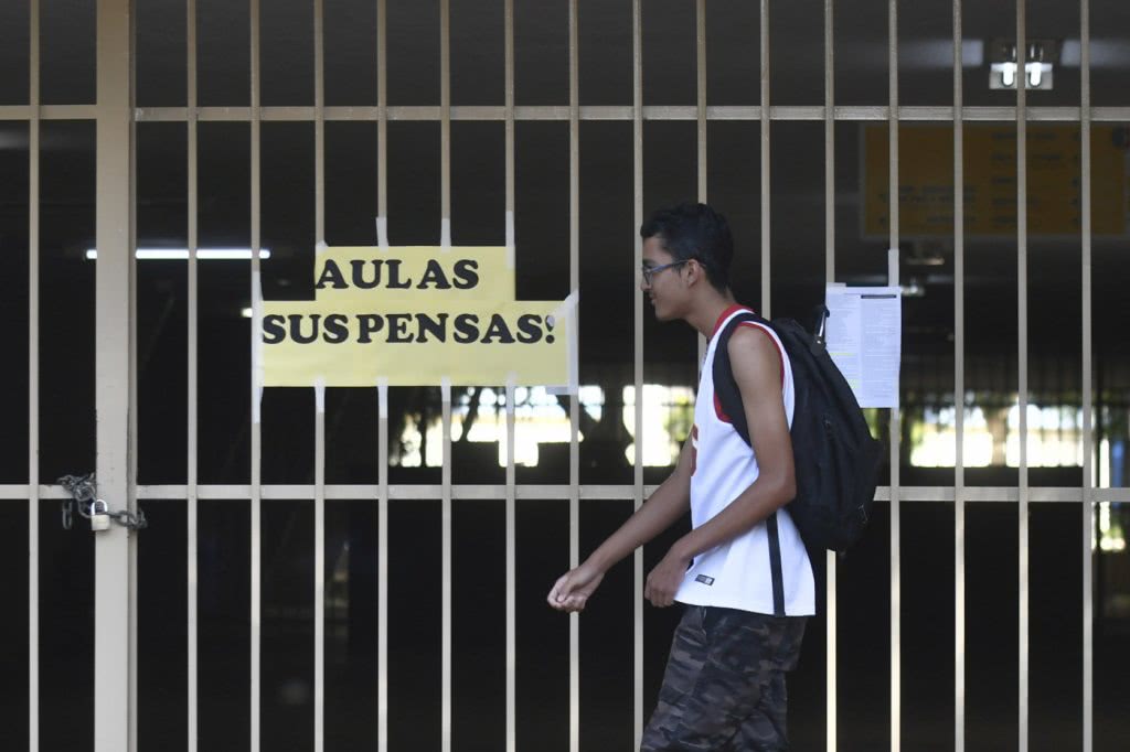 Professores declaram GREVE sanitária após volta das aulas presenciais no Pará