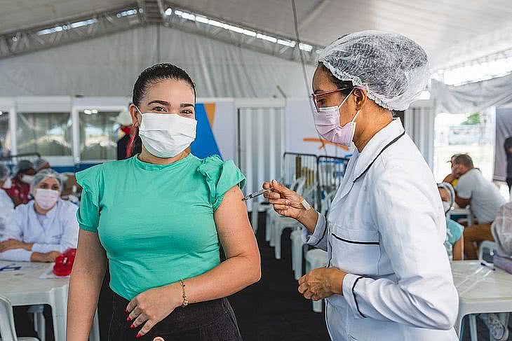 Salvador BA irá vacinar hoje sexta-feira (13) pessoas acima de 23 anos