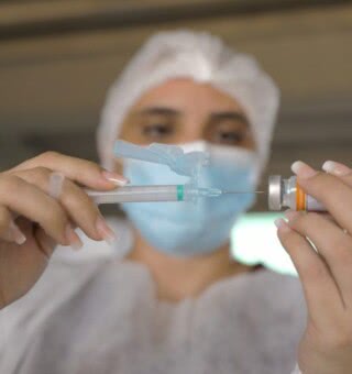 Maceió AL inicia vacinação para jovens a partir dos 20 anos de idade (Foto: Reprodução Google)