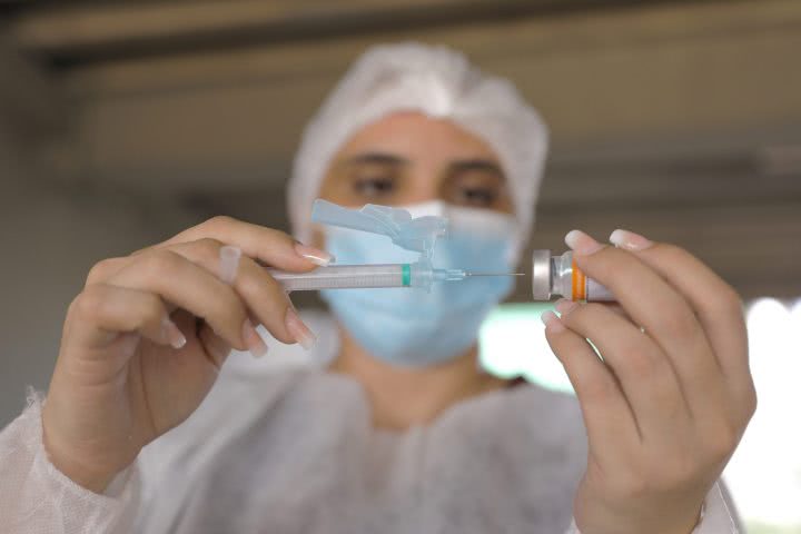 Maceió AL inicia vacinação para jovens a partir dos 20 anos de idade
